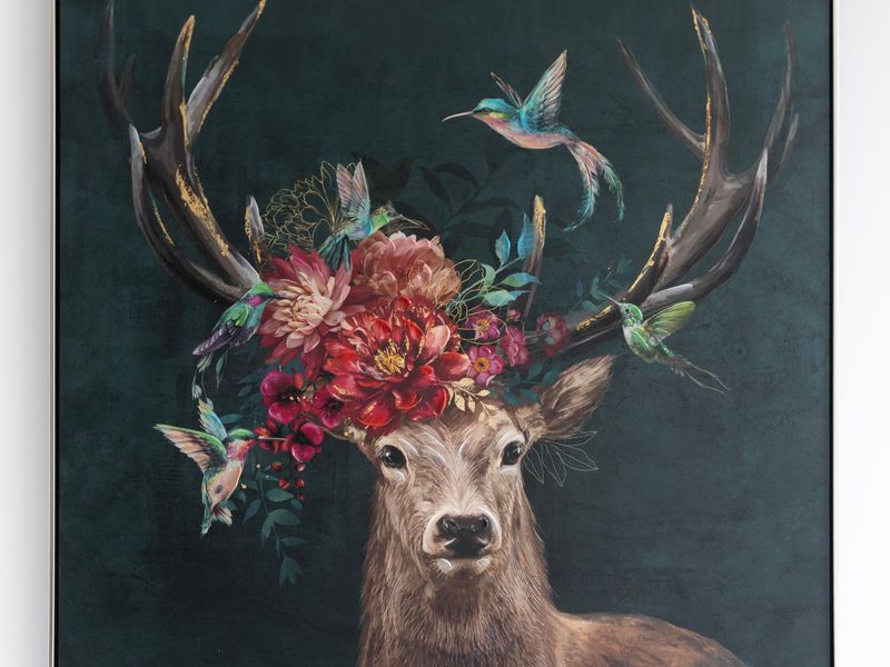Artistic deer wall décor with floral detailing