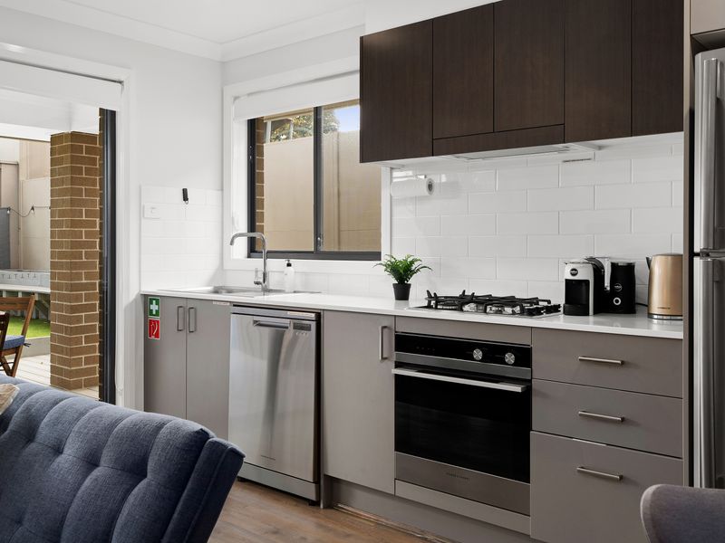 A bright and welcoming kitchen for every meal.