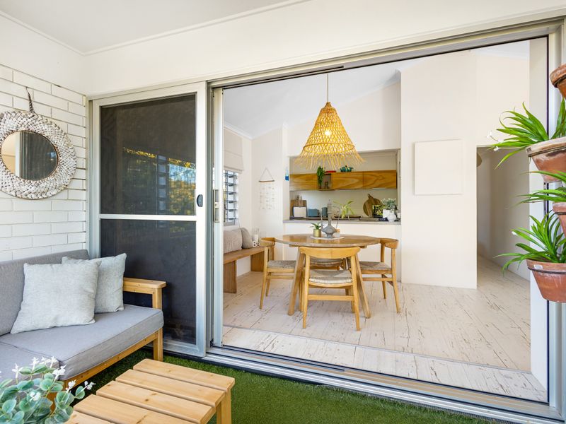 Dine with a view — indoor-outdoor perfection.