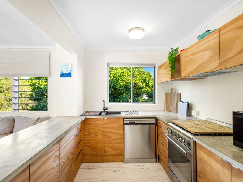 Chef-ready kitchen with natural warmth and style.