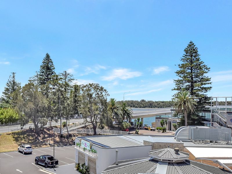 Sunny outlook capturing greenery and the sparkling coastline