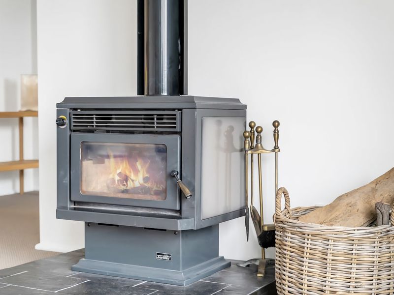 Mountain View Hideout with Stargazing Telescope