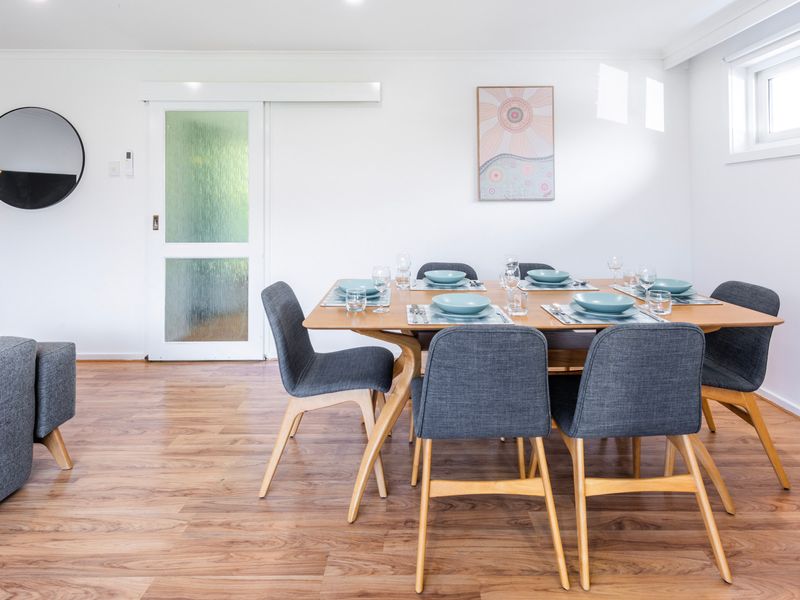 Open and airy dining setting for relaxed gatherings