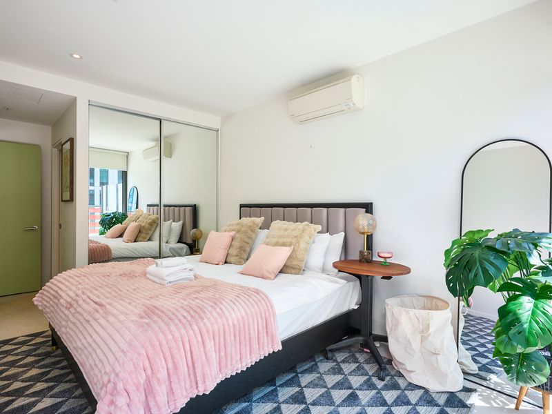 Inviting bedroom setup with premium linens for a comfortable night’s sleep.