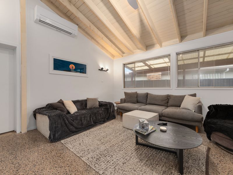 Additional seating space for groups to unwind