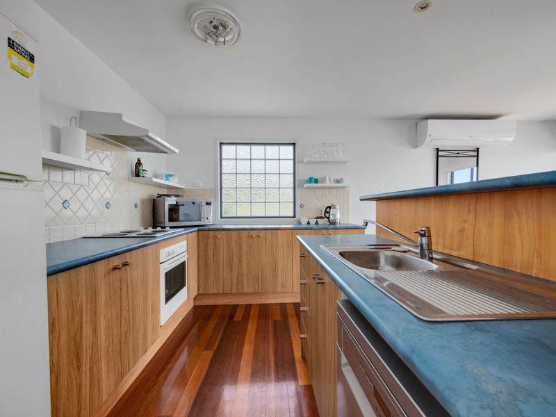 Cook with the scent of the sea nearby