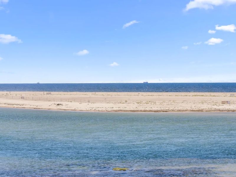 Bright Beachside Escape at The Entrance