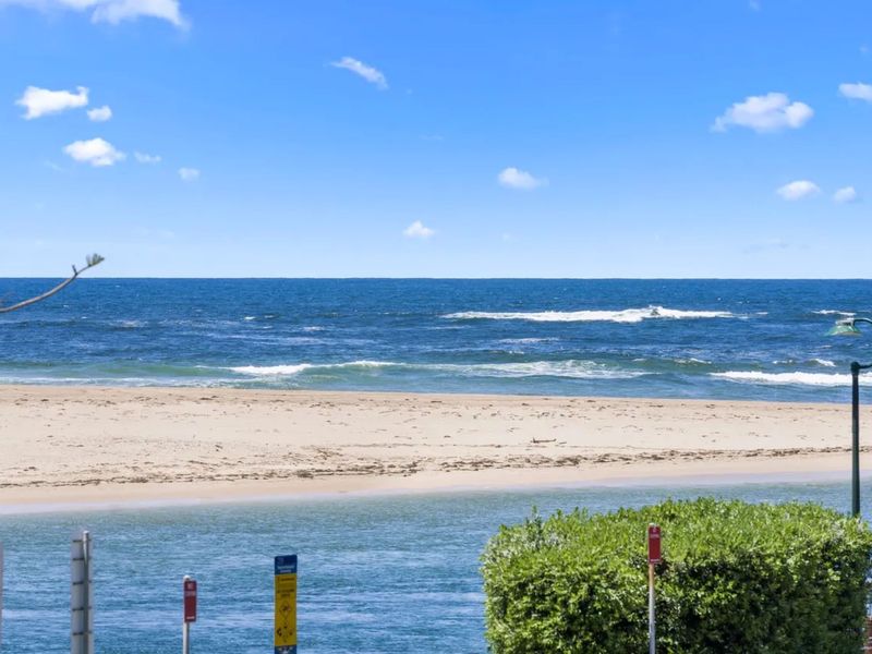 Bright Beachside Escape at The Entrance
