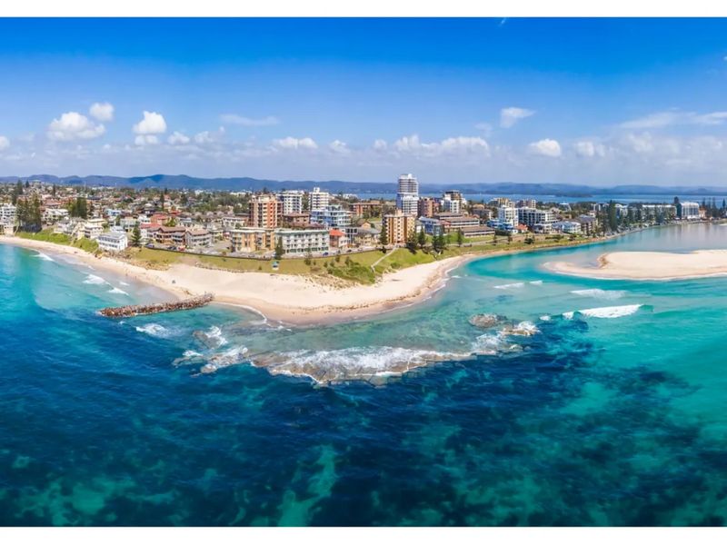 Bright Beachside Escape at The Entrance