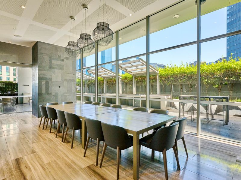 Spacious dining lounge for relaxing or working