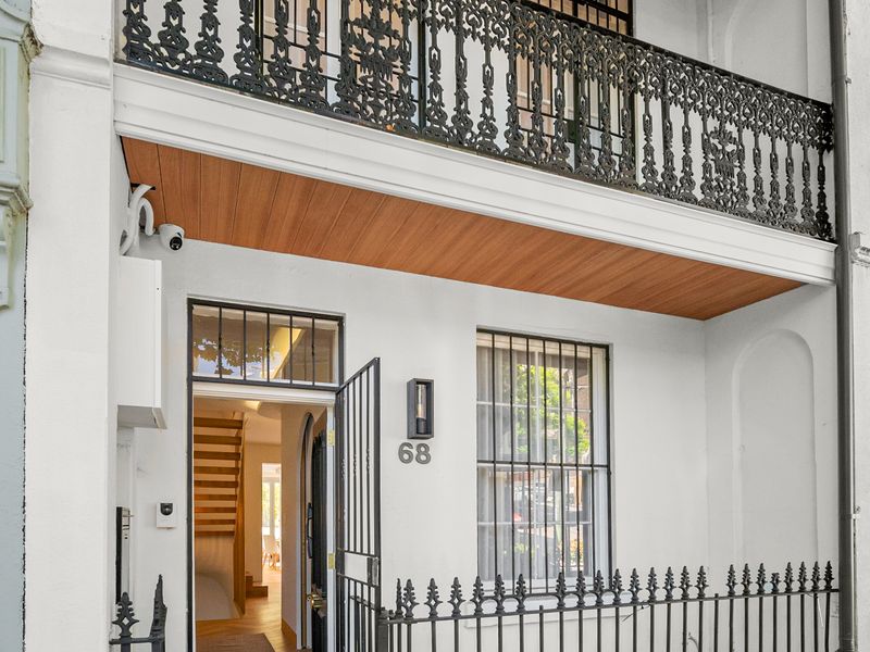 Private front entrance with modern timber soffit