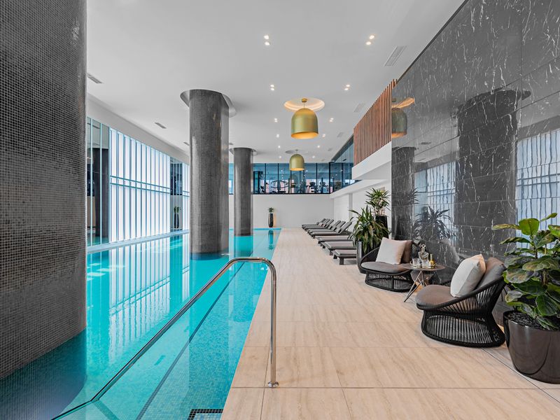 Spencer Loft with Pool & Gym Access