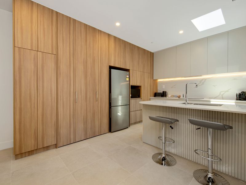 Sleek kitchen with breakfast bar and modern finishes