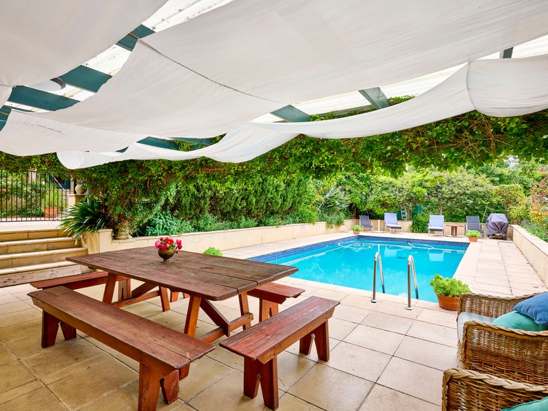 Sun loungers, blue water, pure relaxation