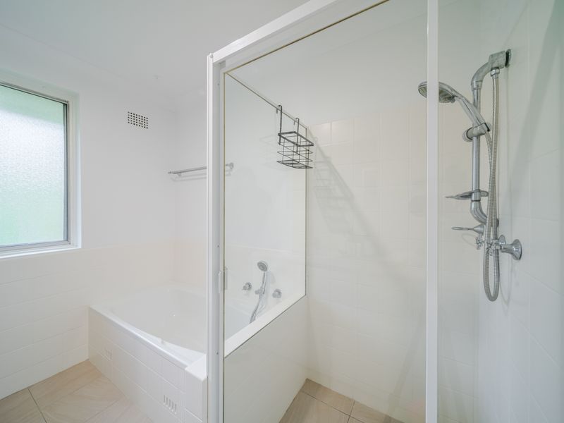 Shower and bath combo for flexible comfort