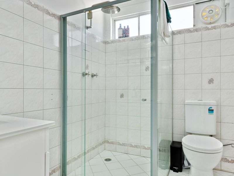 Waratah Lakeside Blossom Villa