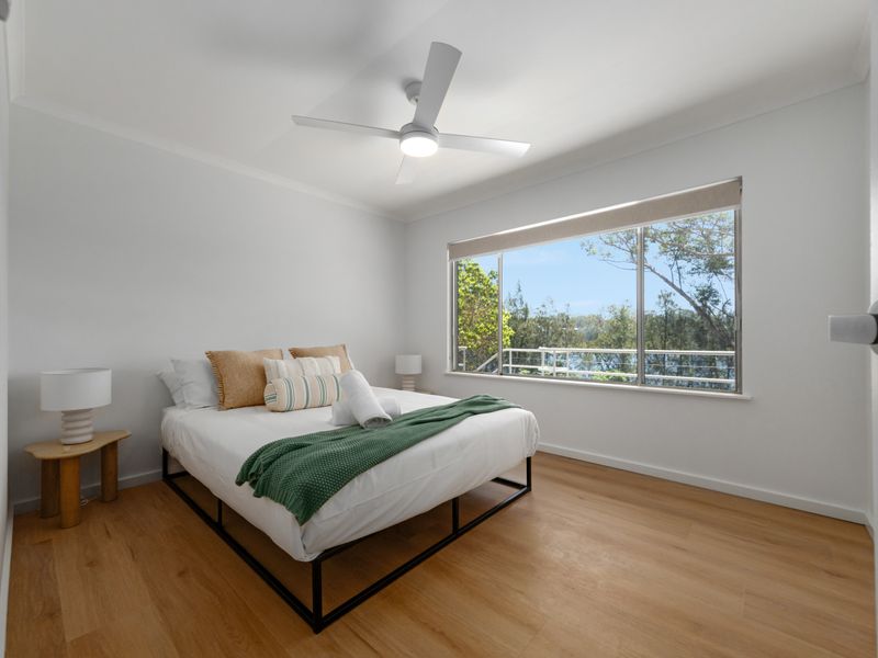 Waratah Lakeside Blossom Villa