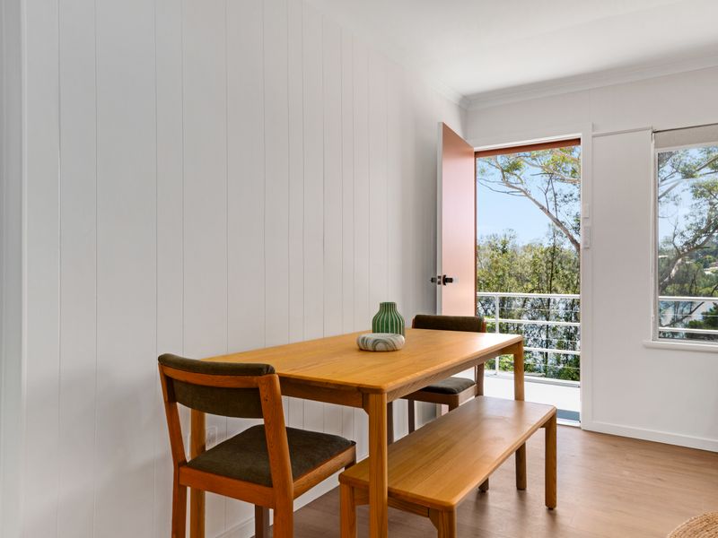 Waratah Lakeside Blossom Villa