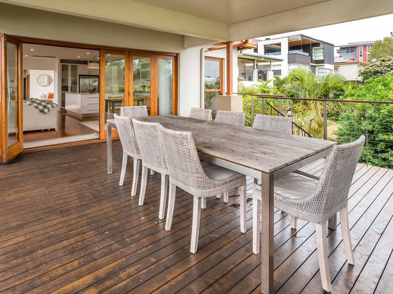 This final outdoor space perfectly captures the essence of breezy, open-plan living and is ideal for hosting large gatherings.