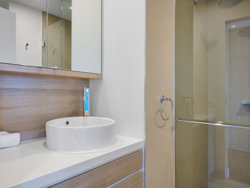 Clean, modern bathroom with quality amenities