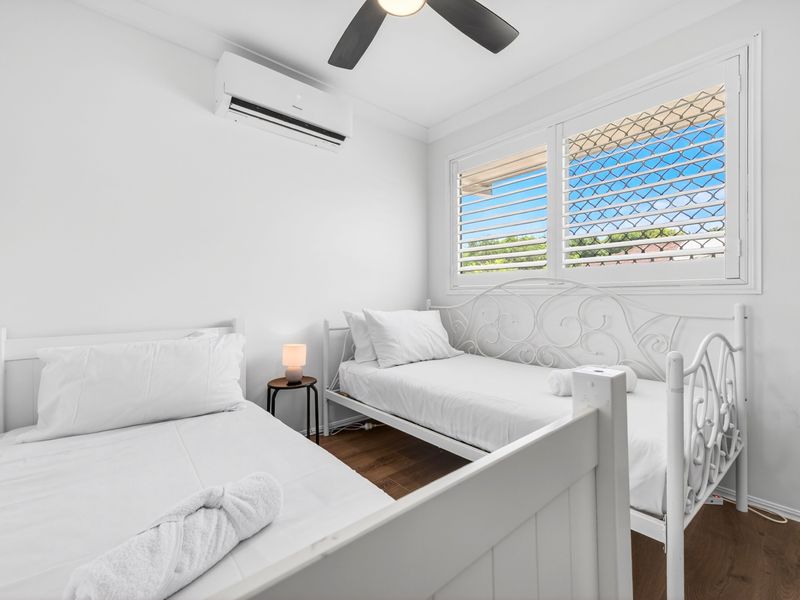 Twin bedroom ideal for families or friends