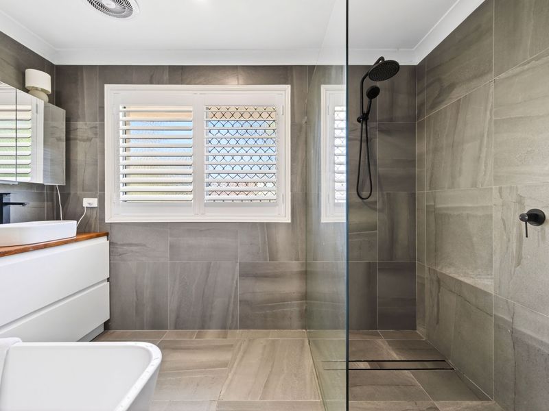 Walk-in shower with quality fixtures