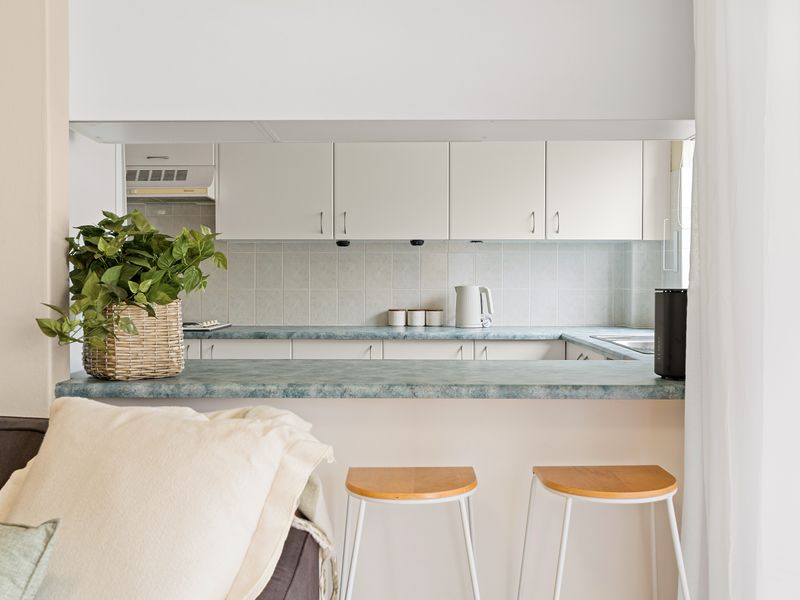 Modern kitchen with breakfast seating and open layout
