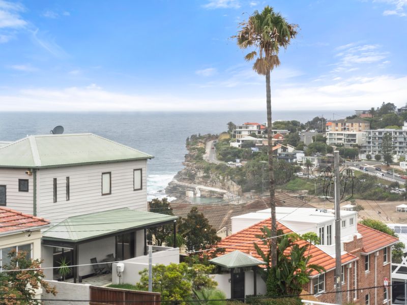 Coastal views across Bronte and surrounding headlands