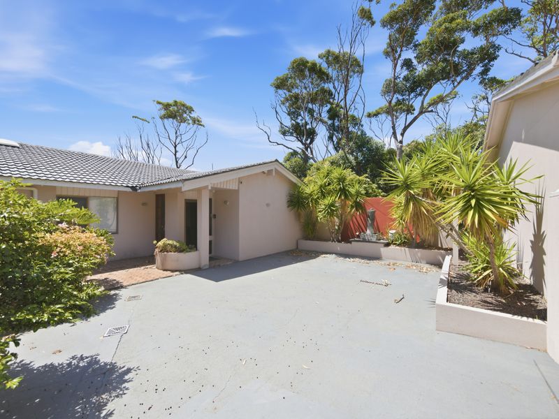 Quiet front yard with native landscaping