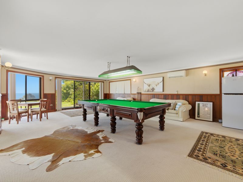 Light-filled living space with seamless indoor–outdoor feel