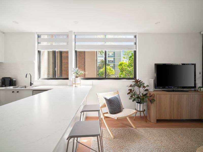 Breakfast bar, kitchen and island bench