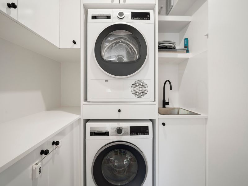 Laundry, washing machine and dryer
