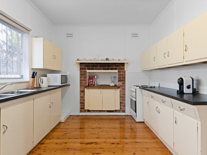 Fully equipped kitchen with ample bench space
