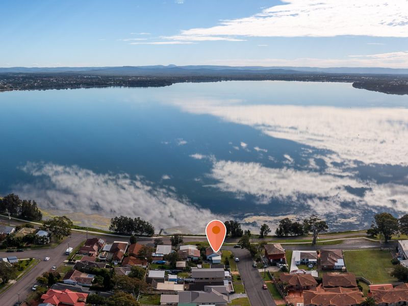 Sunbeam Cottage on the Lake