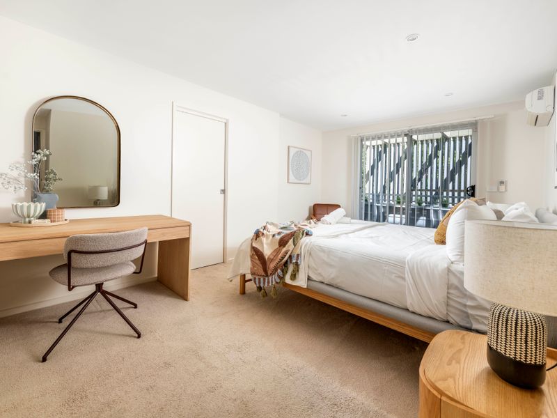 Flooded with soft, natural light that pours in through floor-to-ceiling glass, connecting you instantly to the leafy outdoors