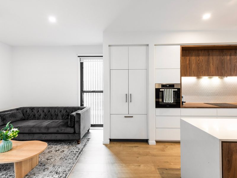 Open-plan living & kitchen with designer finishes and cozy seating.