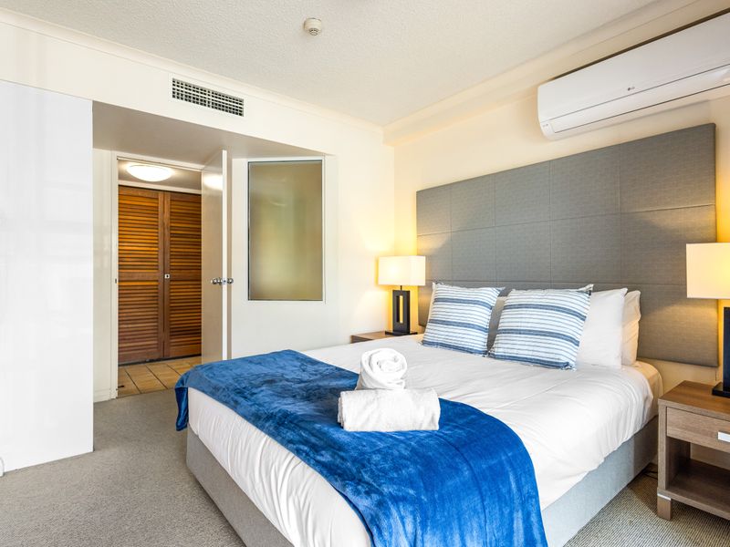 Double bed with split air conditioner for comfort