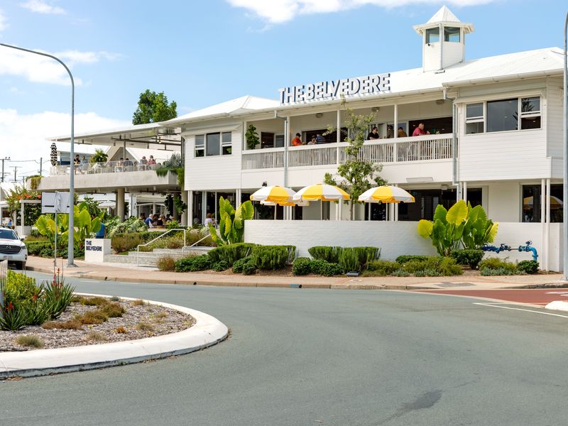 One of the peninsula’s favourite waterfront dining spots, perfect for sunset drinks or dinner.