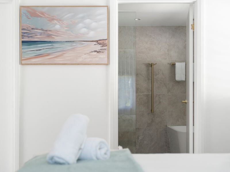 Ensuite Bath - with towels provided for your convenience