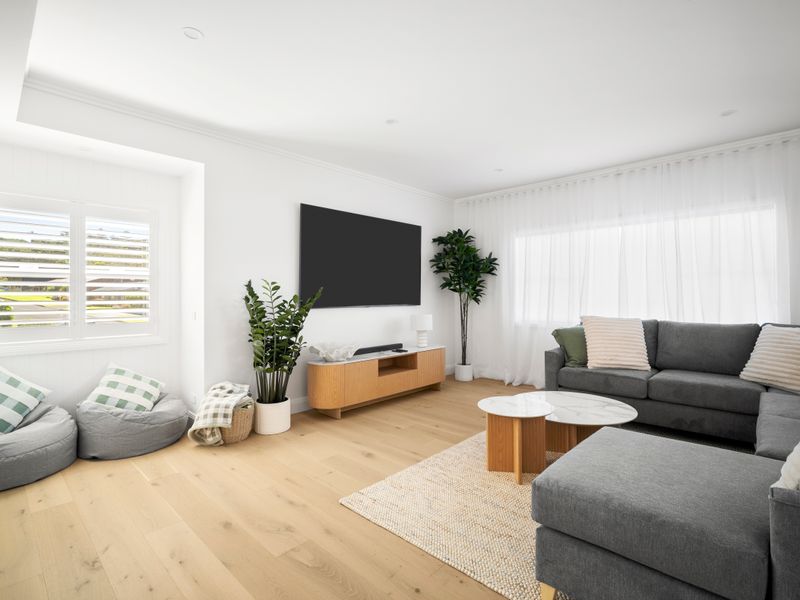 Spacious living room