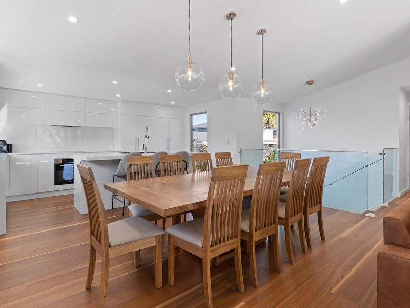 Perfect Beachhouse Lakes Surf at your Feet