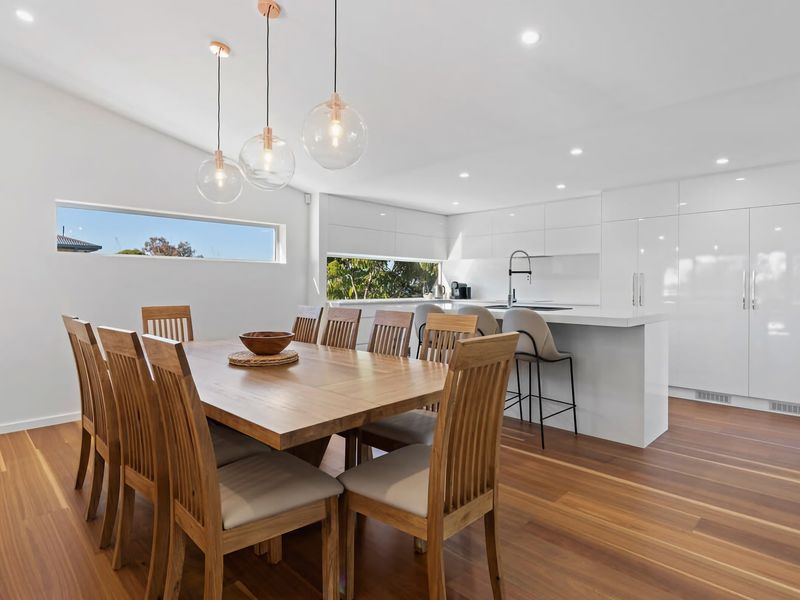 Perfect Beachhouse Lakes Surf at your Feet