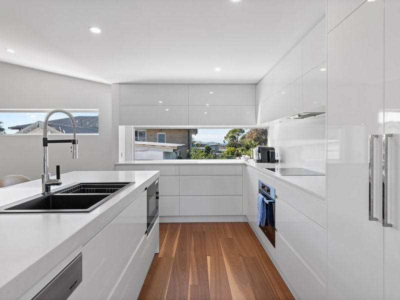 Perfect Beachhouse Lakes Surf at your Feet