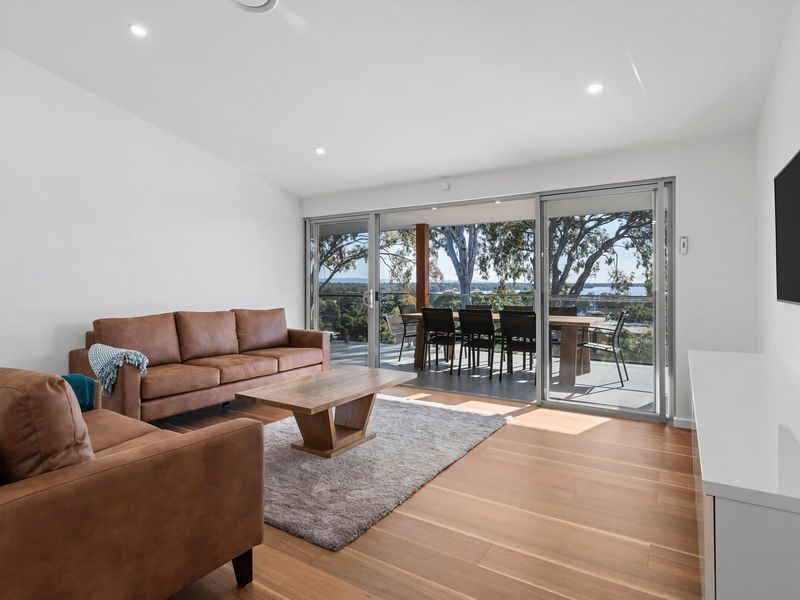 Perfect Beachhouse Lakes Surf at your Feet