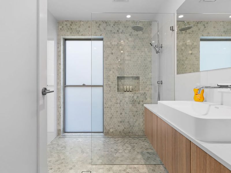 Perfect Beachhouse Lakes Surf at your Feet