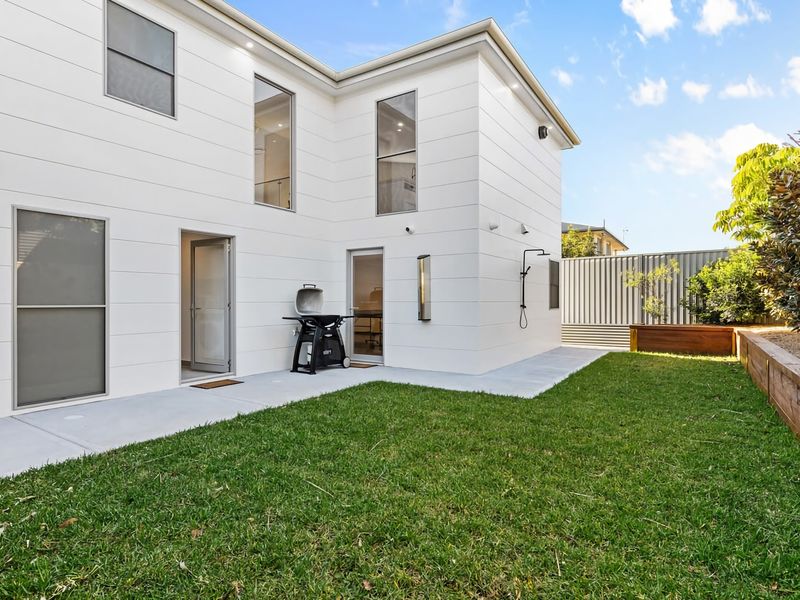 Perfect Beachhouse Lakes Surf at your Feet