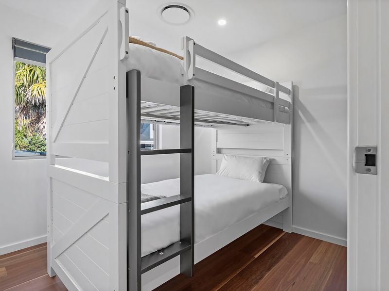 Perfect Beachhouse Lakes Surf at your Feet