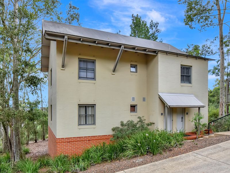 Quiet retreat immersed in leafy surroundings