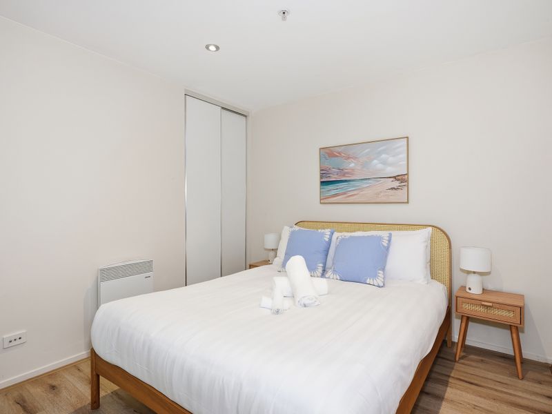 Guest bedroom, queen bed