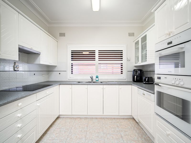 Kitchen and appliances for meal prep